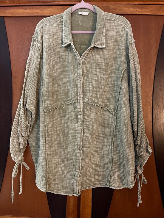 easel Tops - Easel Oversized Acid Washed Sage Green Gauze Button-Up Shirt w/Ruched Sleeves